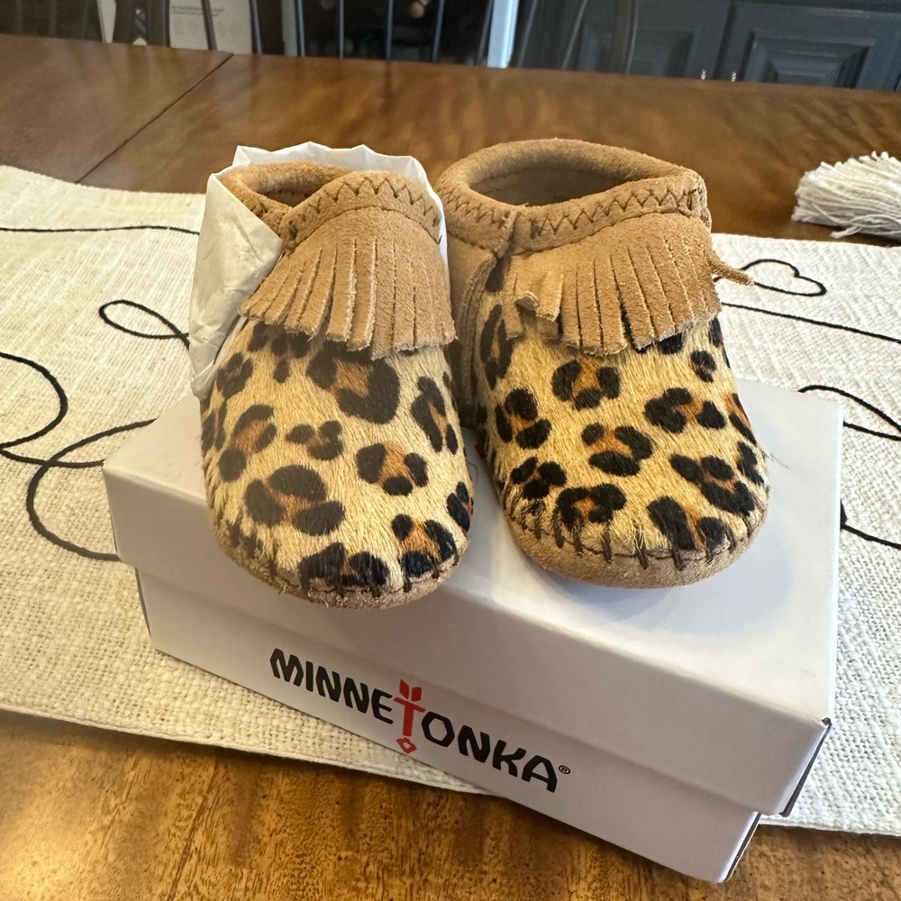 MINNETONKA Infant's in the box Riley Bootie Leopard Print